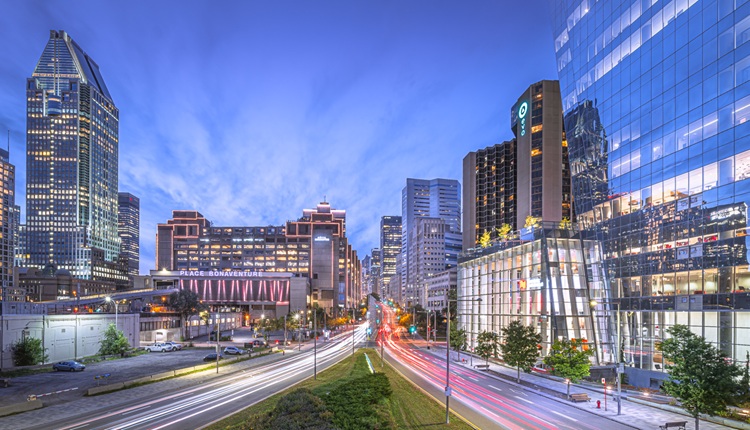 58442-Credit FR © Stéphan Poulin – Tourisme Montréal Vue sur le centre-ville - Entrée de ville Bonaventure